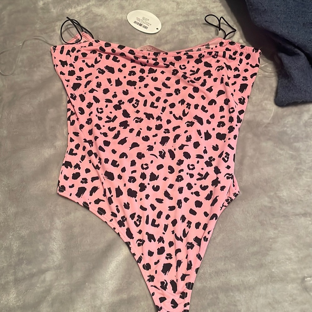 Cheetah print bodysuit NEVER WORN